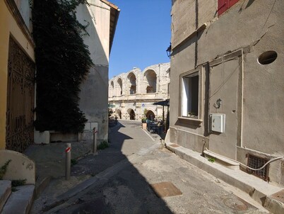 Charming Maison Arlésienne in the shadow of the Arenas, from 2 to 5p+1baby