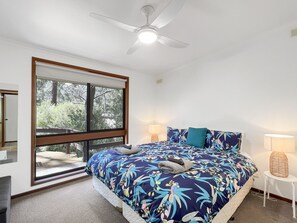 2 bedrooms, iron/ironing board, WiFi, bed sheets - "The Gap Escape" hosted by Halls Gap Accommodation (Halls Gap)