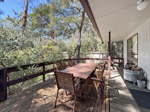 Outdoor dining - "The Gap Escape" hosted by Halls Gap Accommodation (Halls Gap)