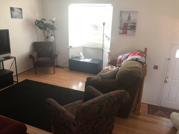 Comfort Townhome | Living area | Toys