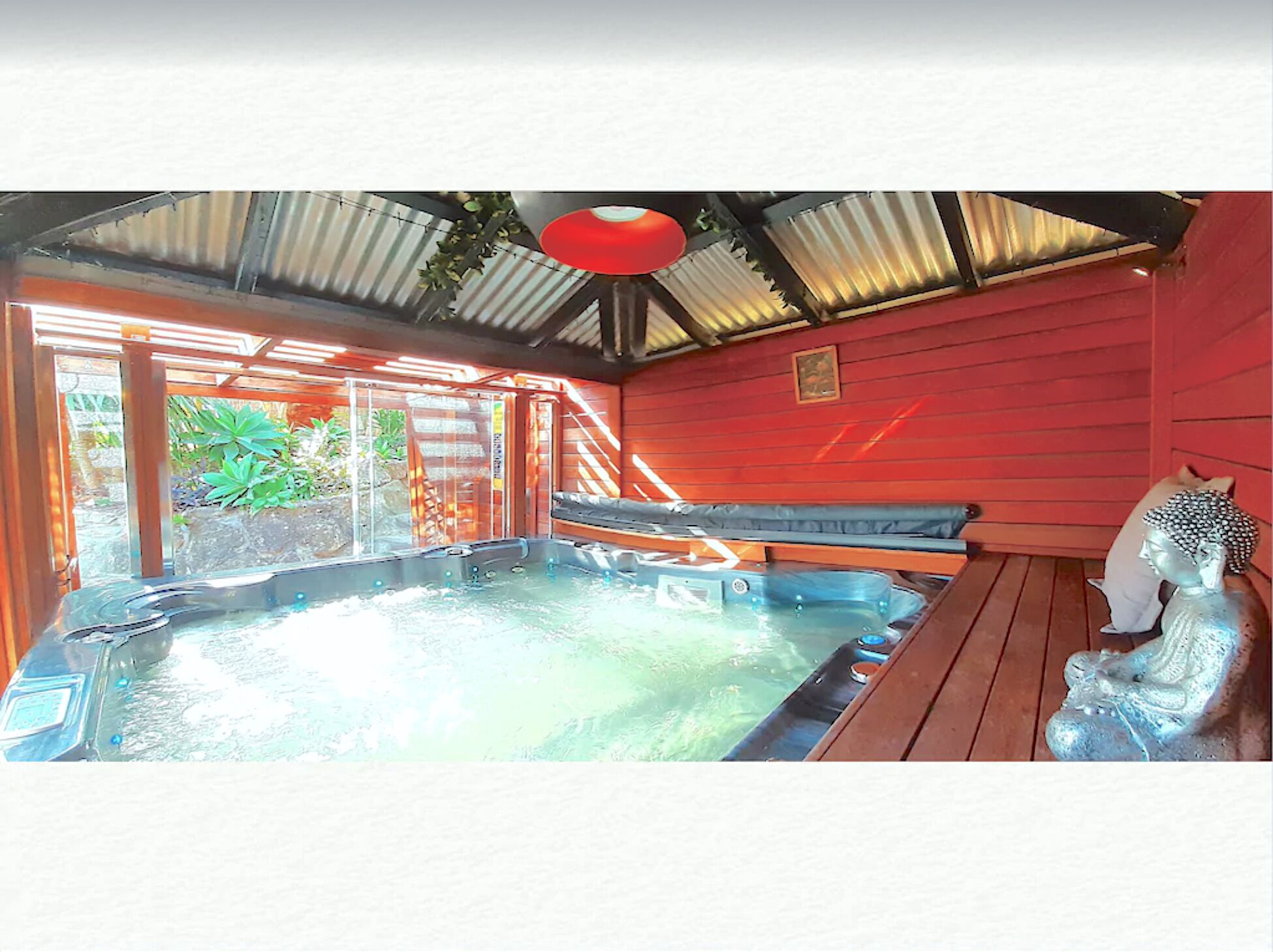 Lux Palm Beach Home w*Outdoor Jetted Tub & *Game room!