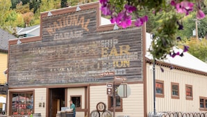 A wooden building with a sign that reads "The Old Town Bar & Grill." - Open Floor 71 Vantage Family Condo by RedAwning (Park City)