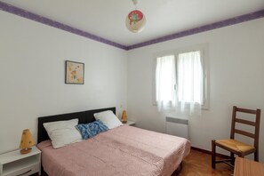 3 bedrooms, iron/ironing board