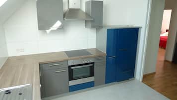Kühlschrank, Mikrowelle, Ofen, Geschirrspüler