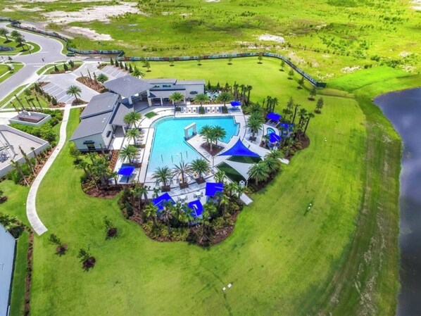 Pool - Newly Renovated 6BR Family Home—Pool, BBQ & Games (Kissimmee)