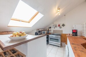 Fridge, microwave, oven, stovetop - Blue Shutter, a superbly located townhouse (Montgenèvre)