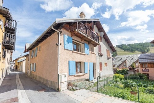 Blue Shutter, a superbly located townhouse