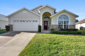 Exterior - Game room, pool & hot tub, full privacy in pool area, TV in each bedroom (Kissimmee)
