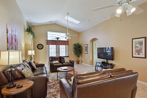 تلفزيون، ألعاب  فيديو، مشغل دي في دي، كرة قدم الطاولة