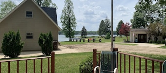 Beautiful cottage with gorgeous lake view, lake access and boat slip