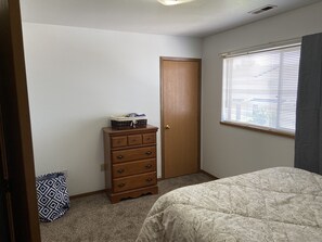 2 soverom, skrivebord og wi-fi