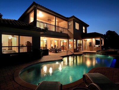 4 bdrm house close to restaurants, beach, attractions and quick boating access