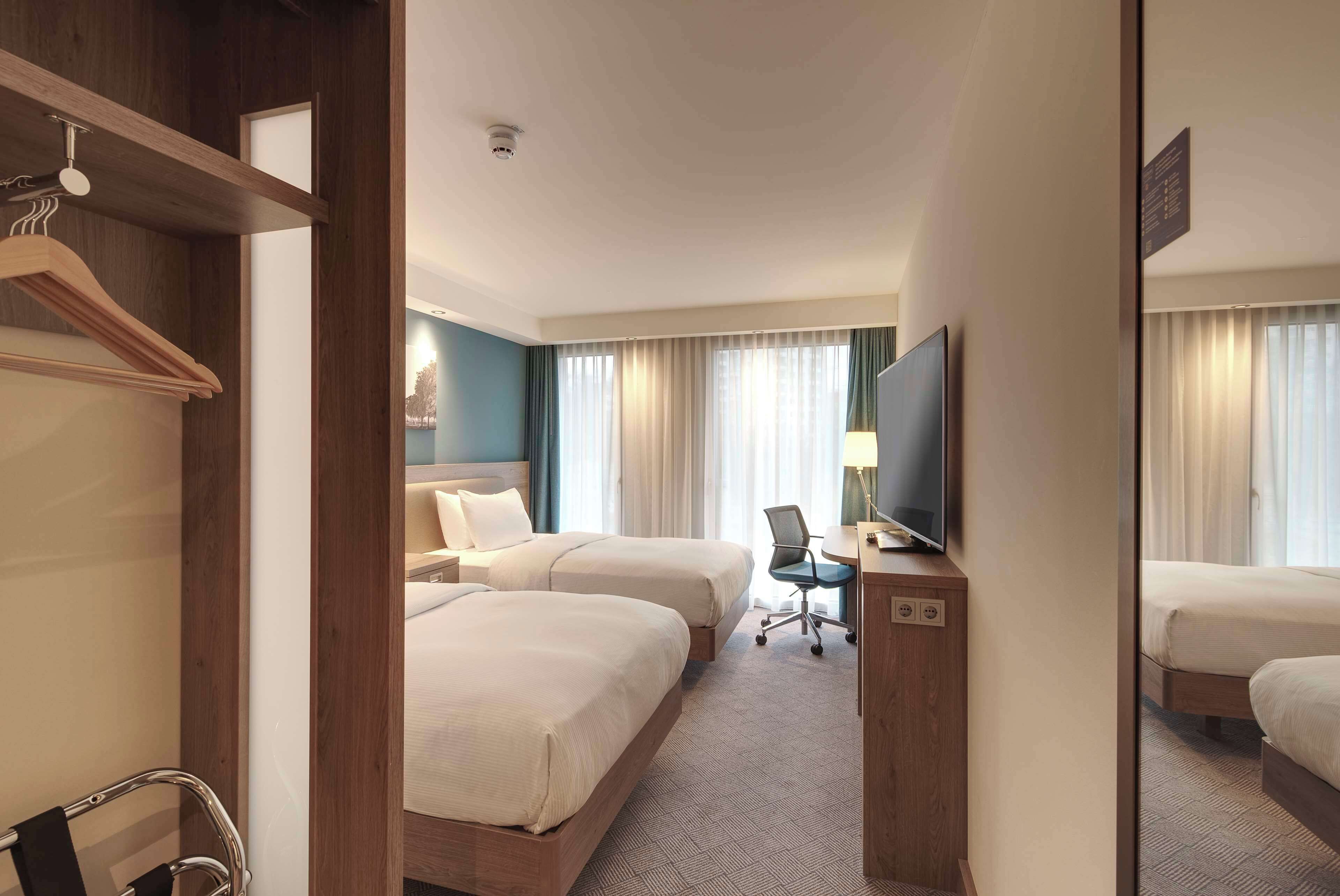 Photo - Hampton by Hilton Stuttgart City Centre