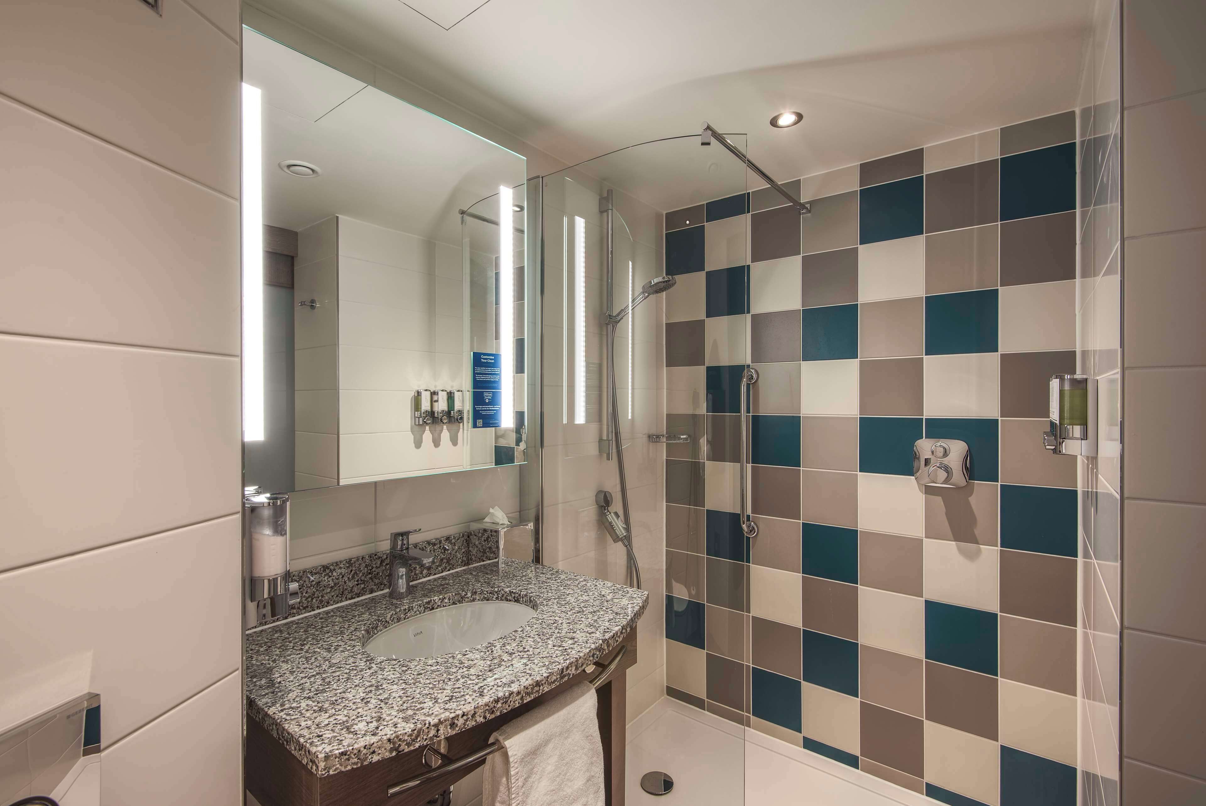 Photo - Hampton by Hilton Stuttgart City Centre