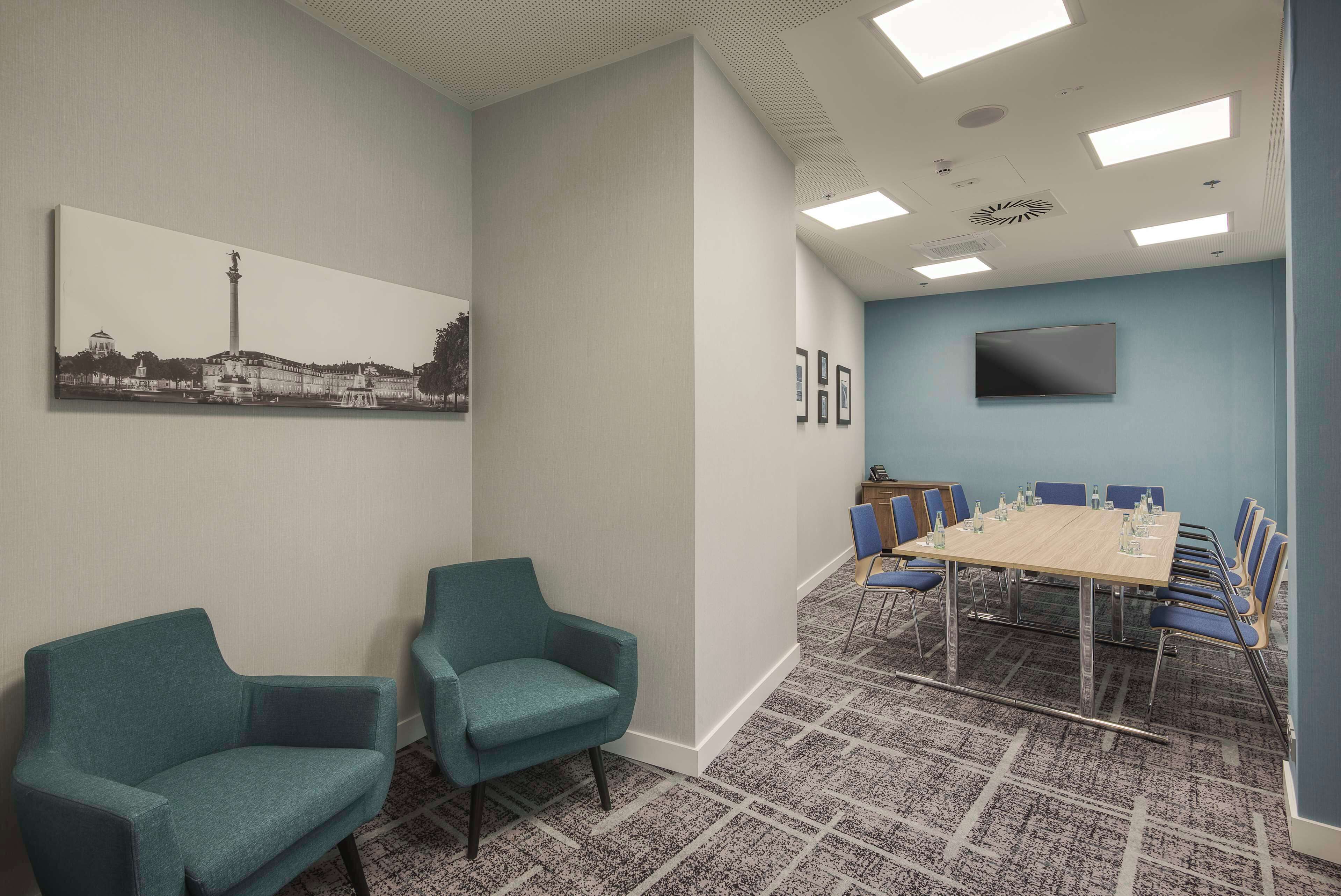 Photo - Hampton by Hilton Stuttgart City Centre