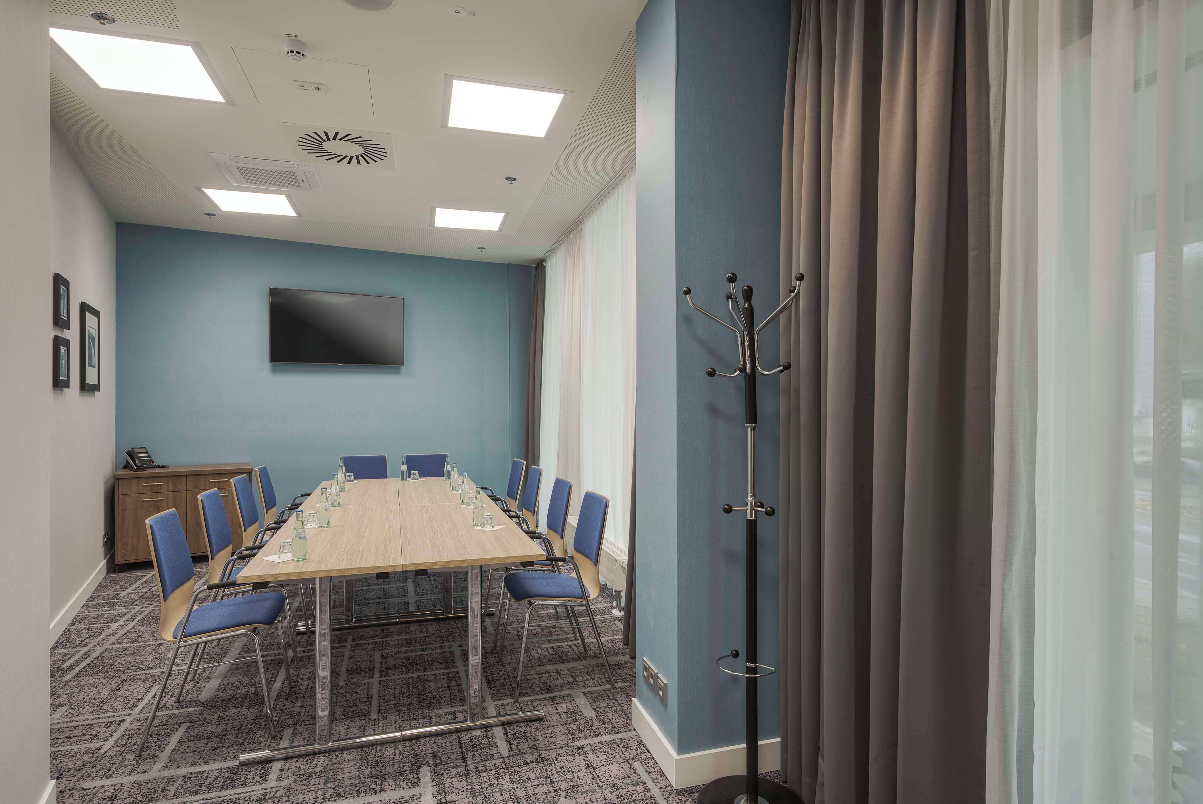 Photo - Hampton by Hilton Stuttgart City Centre