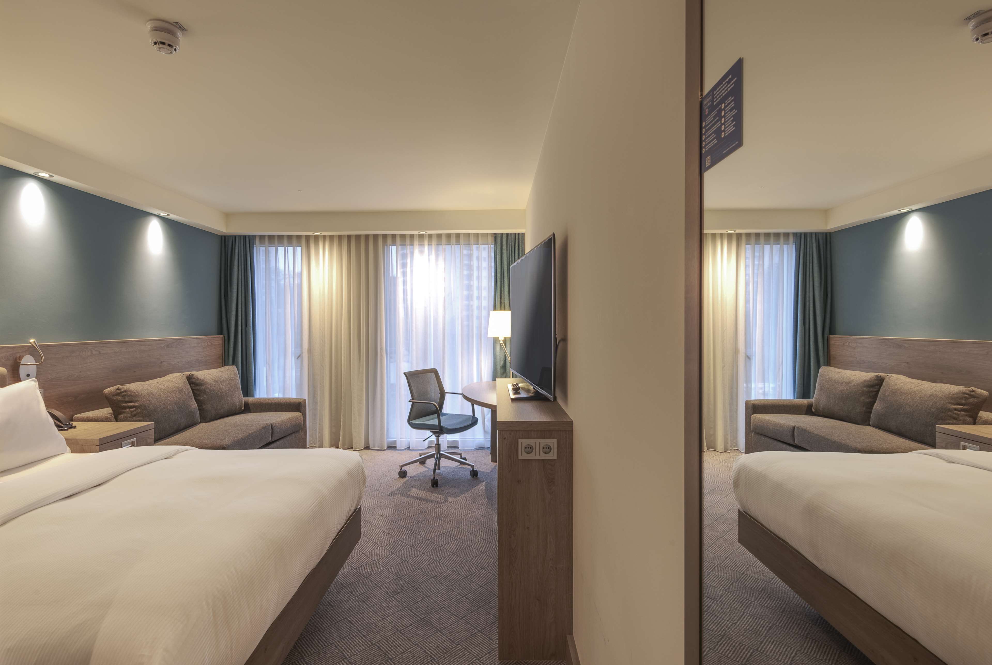 Photo - Hampton by Hilton Stuttgart City Centre