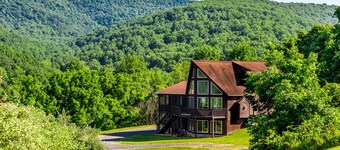 Bear Mountain Lodge Shenandoah Mountains Skyline Drive / Front Royal (hottub)<br> 