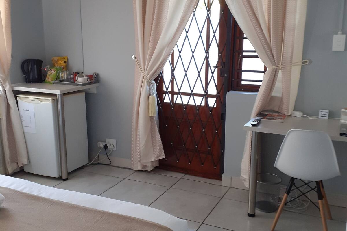 Suite estudio Confort | Artículos del minibar gratis y caja de seguridad en la habitación
