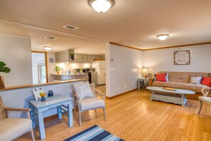 House, Multiple Beds (Sunset Canal Cottage) | Living room - Sunset Canal Cottage (St. Augustine)