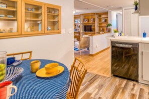 House, Multiple Beds (Sunset Canal Cottage) | Dining - Sunset Canal Cottage (St. Augustine)