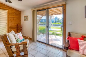 House, Multiple Beds (Sunset Canal Cottage) | Living room - Sunset Canal Cottage (St. Augustine)