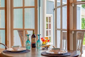 Apartment, 2 Queen Beds (Midcentury Retreat)