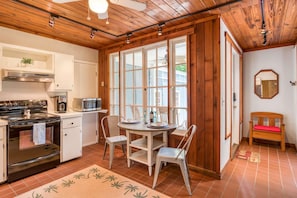 Apartment, 2 Queen Beds (Midcentury Retreat) | Private kitchen