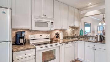 Condo, Multiple Beds (Sunrise Terrace) | Private kitchen