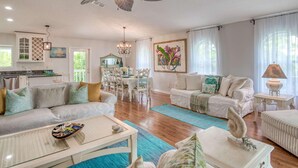 House, Multiple Beds (Chiquita Sun House) | Living room