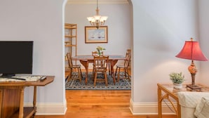 Appart'hôtel, plusieurs lits, vue lac (Lakeview at Cordova) | Salle de séjour
