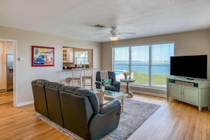 House, Multiple Beds (Porpoise Point) | Living room