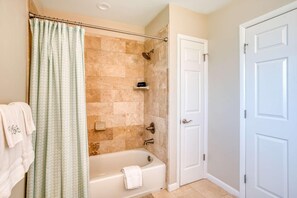 House, Multiple Beds (Porpoise Point) | Bathroom