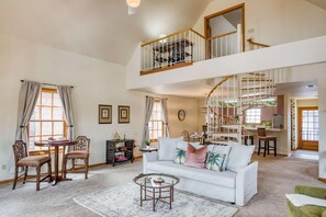 Apartment, Multiple Beds (64 Hypolita Street) | Living room