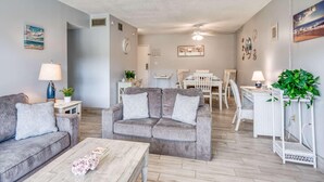 Apartment, Mehrere Betten (Grandma's Rest East) | Wohnzimmer