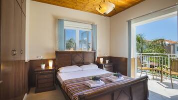 2 bedrooms, laptop workspace, WiFi, bed sheets