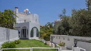 Property grounds - At Last You can Rent the Perfect Luxury Villa in Protaras, Protaras Villa 1432 (Paralimni)