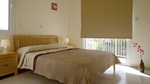 3 bedrooms, laptop workspace, WiFi (free), bed sheets - How to Rent Your Own Villa in Protaras, Protaras Villa 1459 (Paralimni)