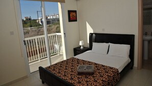 3 bedrooms, laptop workspace, WiFi (free), bed sheets - How to Rent Your Own Villa in Protaras, Protaras Villa 1459 (Paralimni)