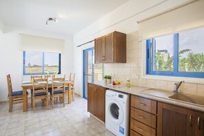 Micro-ondes, four, plaque de cuisson