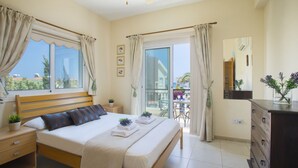 3 bedrooms, laptop workspace, WiFi, bed sheets