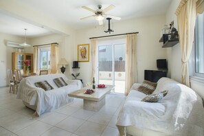 3 habitaciones, espacio para trabajar con laptop, wifi y ropa de cama