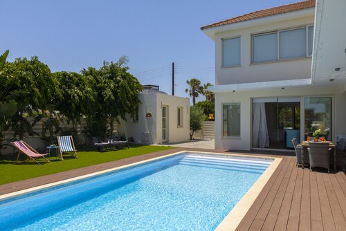 Picture Renting Your 5 Star Villa With Beautiful Private Pool, Larnaca Villa 1397