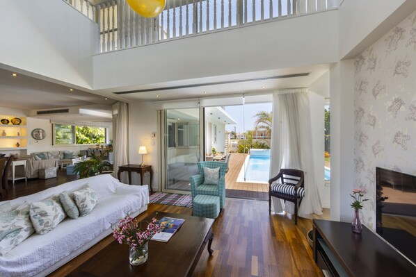 Living room - Picture Renting Your 5 Star Villa With Beautiful Private Pool, Larnaca Villa 1397 (Kiti)