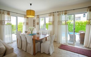 Micro-ondes, four, plaque de cuisson