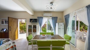 3 slaapkamers, een laptopwerkplek, gratis wifi, beddengoed