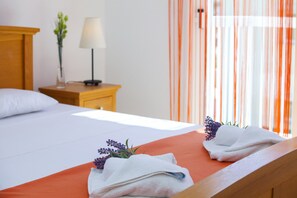 3 Schlafzimmer, laptopgeeigneter Arbeitsplatz, Bügeleisen/Bügelbrett