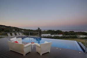 Villa (4 Bedrooms) | Property amenity