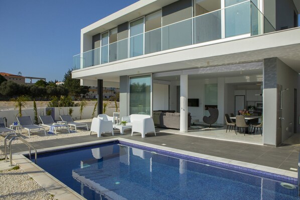 Villa (3 Bedrooms) | Front of property
