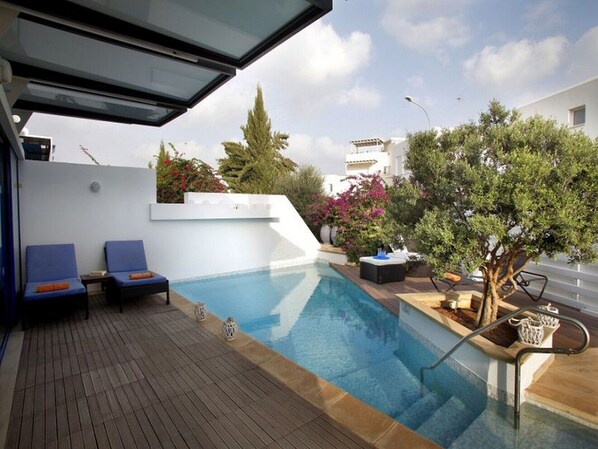 Villa (3 Bedrooms) | Front of property